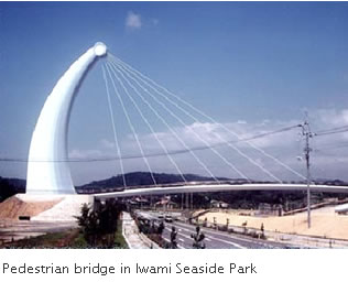 Pedestrian bridge in Iwami Seaside Park