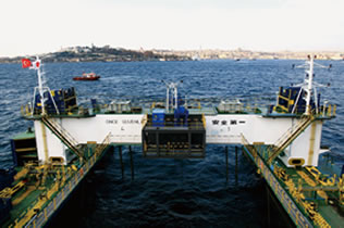 Submerging tunnel sections for a railway under the Bosphorus Strait 