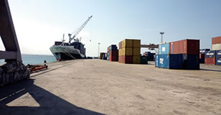 The Port of Nacala, where an improvement and development project to be executed with assistance from JICA is planned.