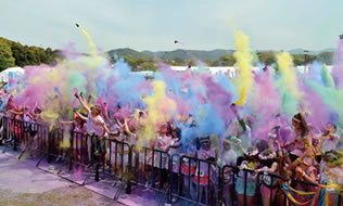 Young people are particularly enthusiastic participants in the Color Run.